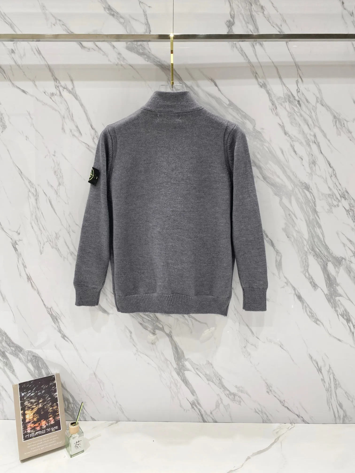 P270 Stone Island Cotton-wool blended knitted zipper button sweater cardigan (couple style) Color: Black Gray Off-white Size: M～XL M: Clothing length 68 Bust 110 Sleeve length 57 L: Clothing length 70 Bust 116 Sleeve length 58 XL: Clothing length 72 Bust 120 Sleeve length 59